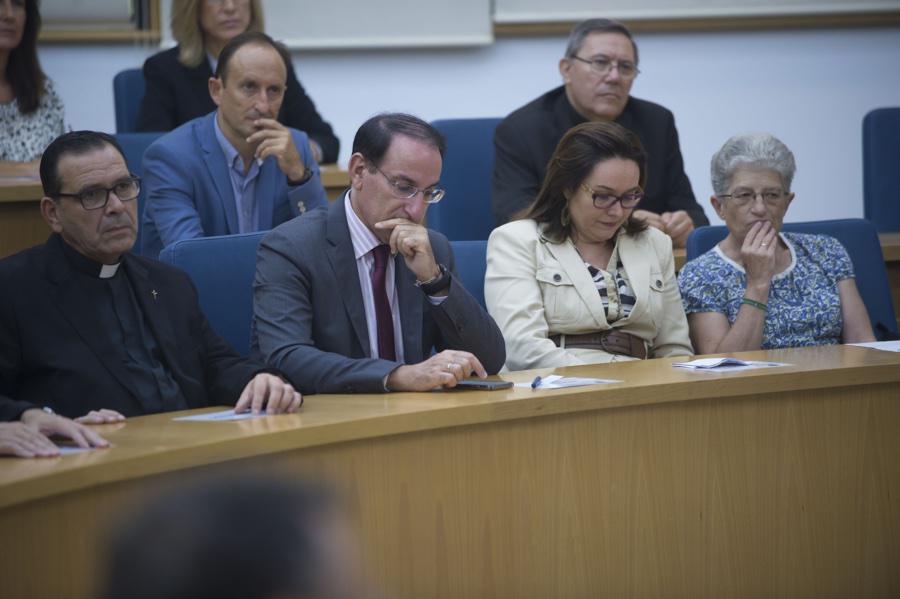 Momento de la conferencia del Obispo de Málaga, Jesús Catalá, en el Instituto Internacional San Telmo