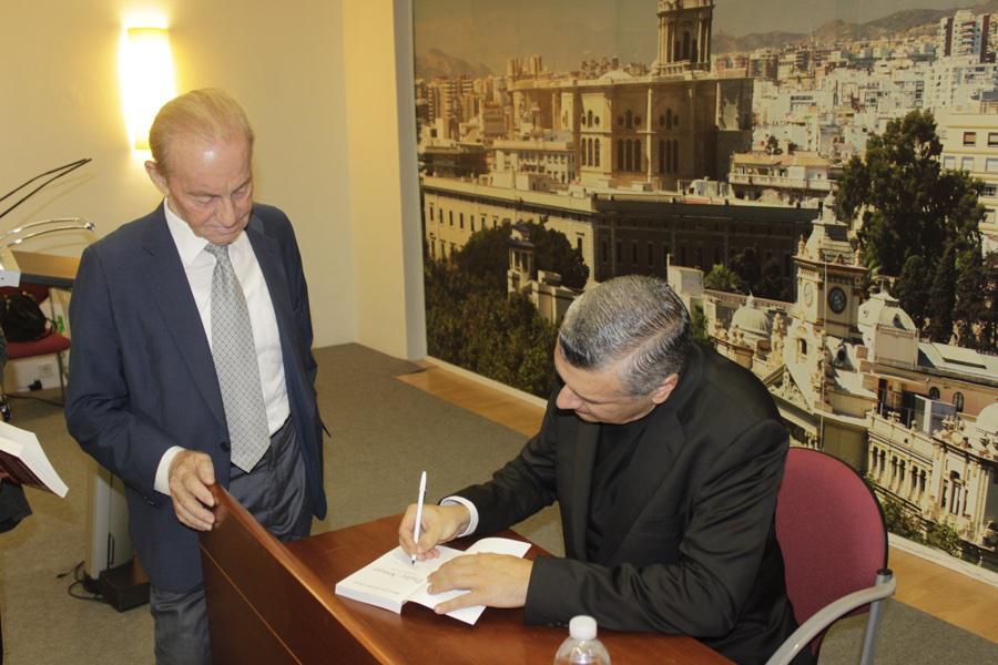 Presentación de la biografía del Padre Arnaiz de Alberto José González Chaves