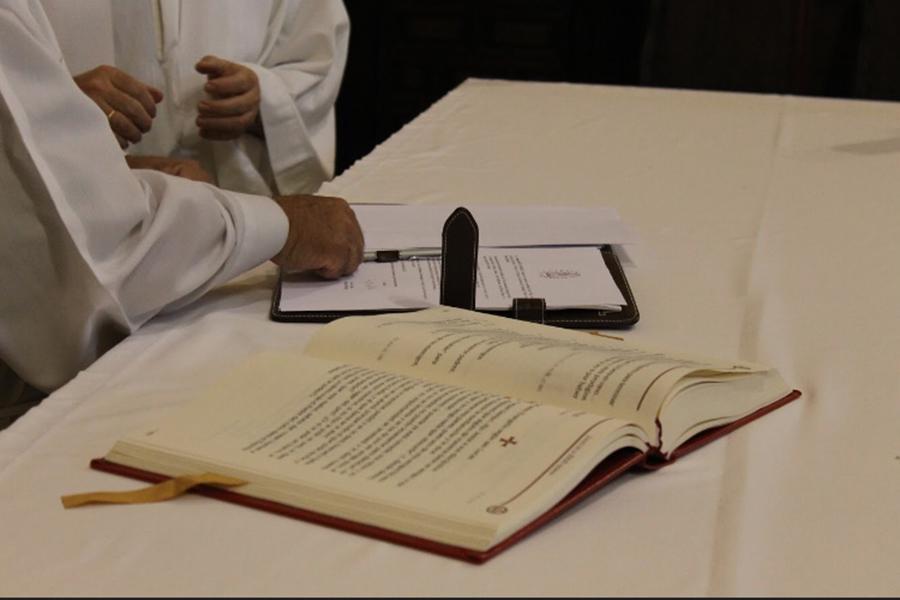  Profesión de fe y firma del celibato y la obediencia al Obispo, acto previo a la ordenación