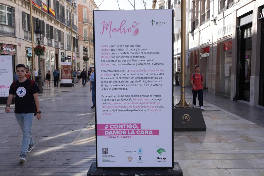 Muestra en calle Larios de la Asociación Española Contra el Cáncer