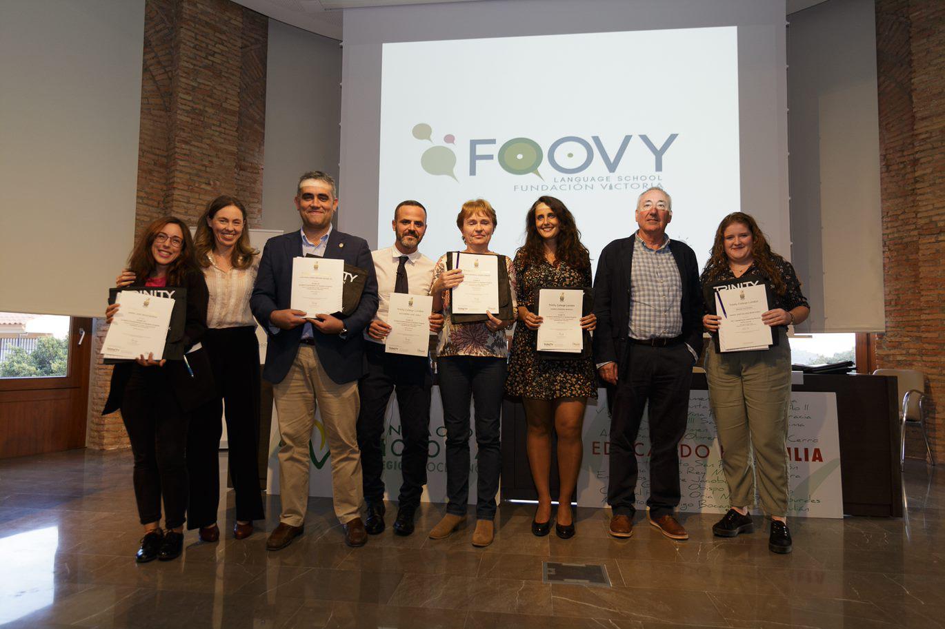 Entrega de certificados oficiales de inglés a alumnos de Foovy, en octubre de 2018