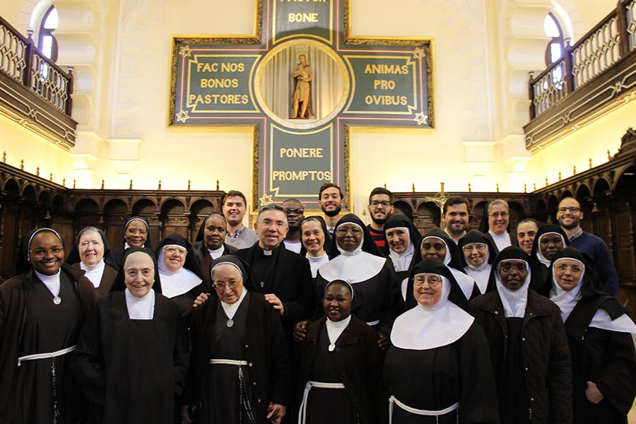 Superioras de los Monasterios visitando a los Seminaristas/D. GUTIÉRREZ