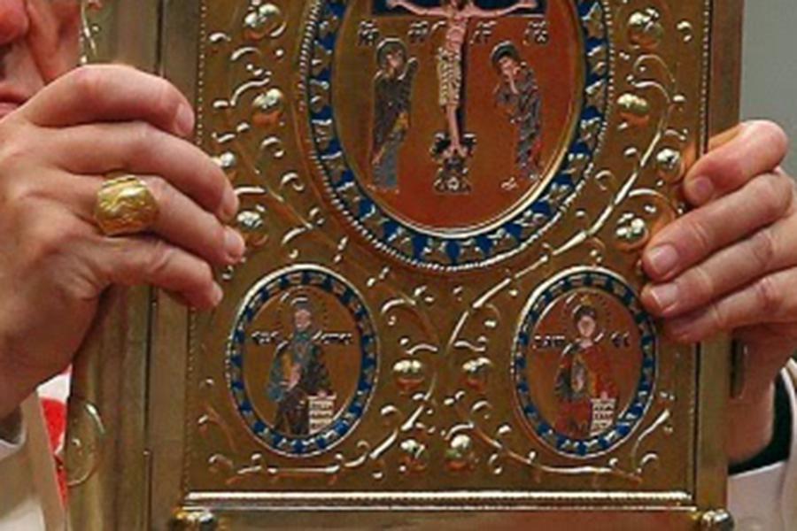 ¿Sabías que un lector puede llevar el Evangeliario?