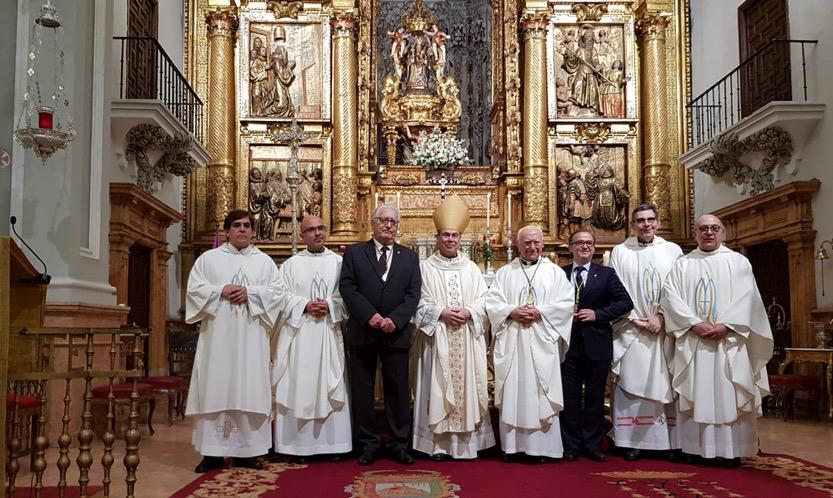 Eucaristía con motivo de la concesión de la Medalla de Oro de la Hermandad de Santa María de la Victoria al Rvdo. D. Ignacio Mantilla de los Ríos Rojas, antiguo capellán, y a D. Francisco Toledo, antiguo Hermano Mayor, en el Santuario de la Victoria