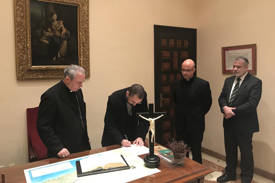 Juramento y profesión de fe del sacerdote José Manuel Llamas, delegado de Catequesis