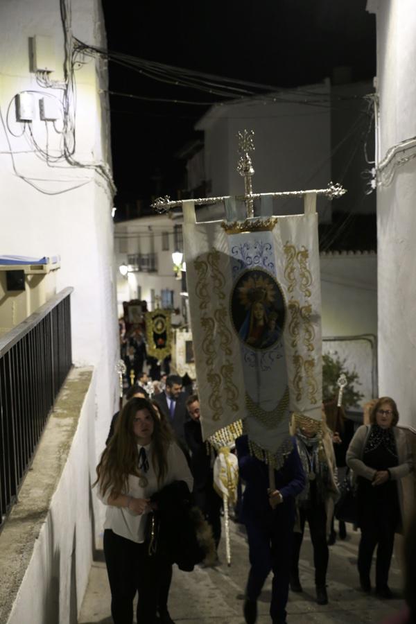 Rosario vespertino con la participación de estandartes de todas las Patronas Marianas de la Diócesis de Málaga, en Algarrobo // Y. MARTÍN