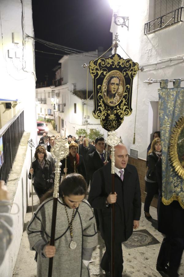 Rosario vespertino con la participación de estandartes de todas las Patronas Marianas de la Diócesis de Málaga, en Algarrobo // Y. MARTÍN