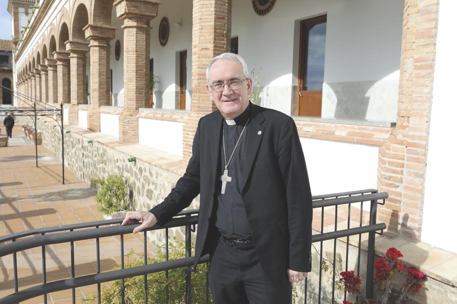 Monseñor Ángel Javier Pérez Pueyo: «Mi hermana con discapacidad fue mi mayor fuente de gracia»