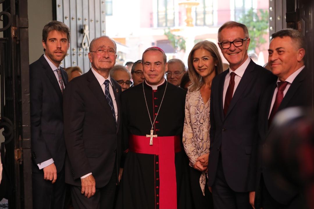 Autoridades y organizadores en la inauguración de la exposición “Pedro de Mena. Granatensis malacae” // S. FENOSA