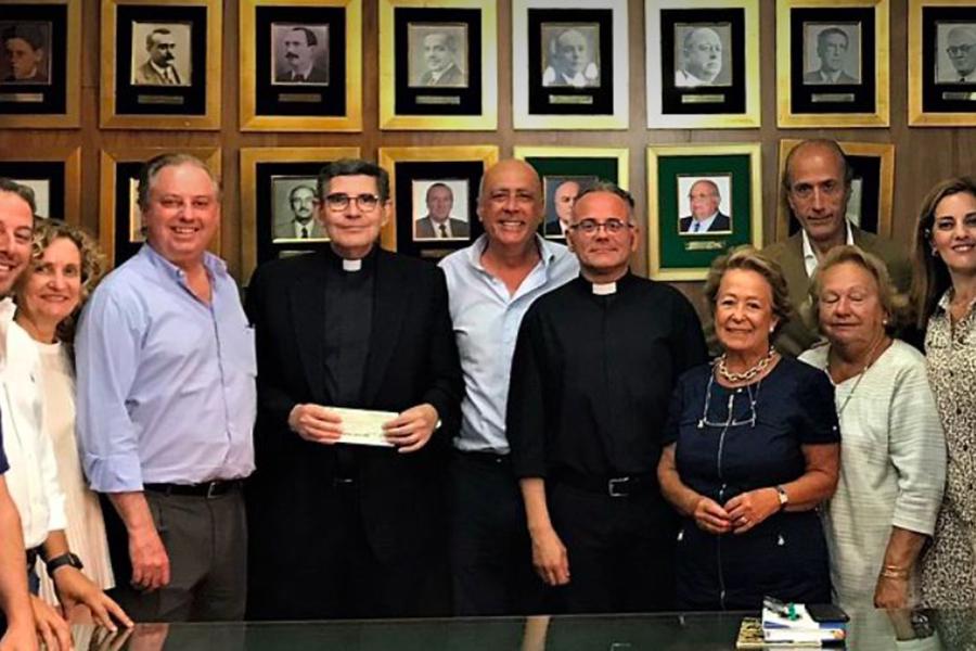 La Archicofradía de la Esperanza sufragará becas escolares de la Fundación Victoria