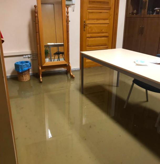 El agua inunda la cripta de San Felipe y causa daños en otros templos