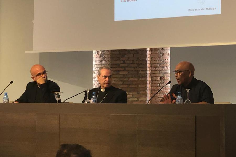 Encuentro del Sr. Obispo con los Fieles Laicos // E. LLAMAS