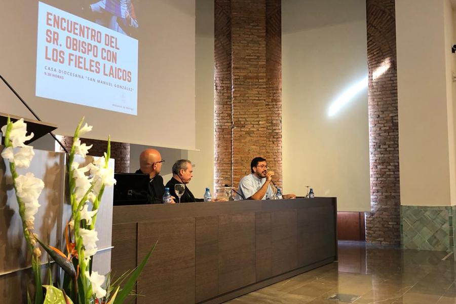 Encuentro del Sr. Obispo con los Fieles Laicos // E. LLAMAS