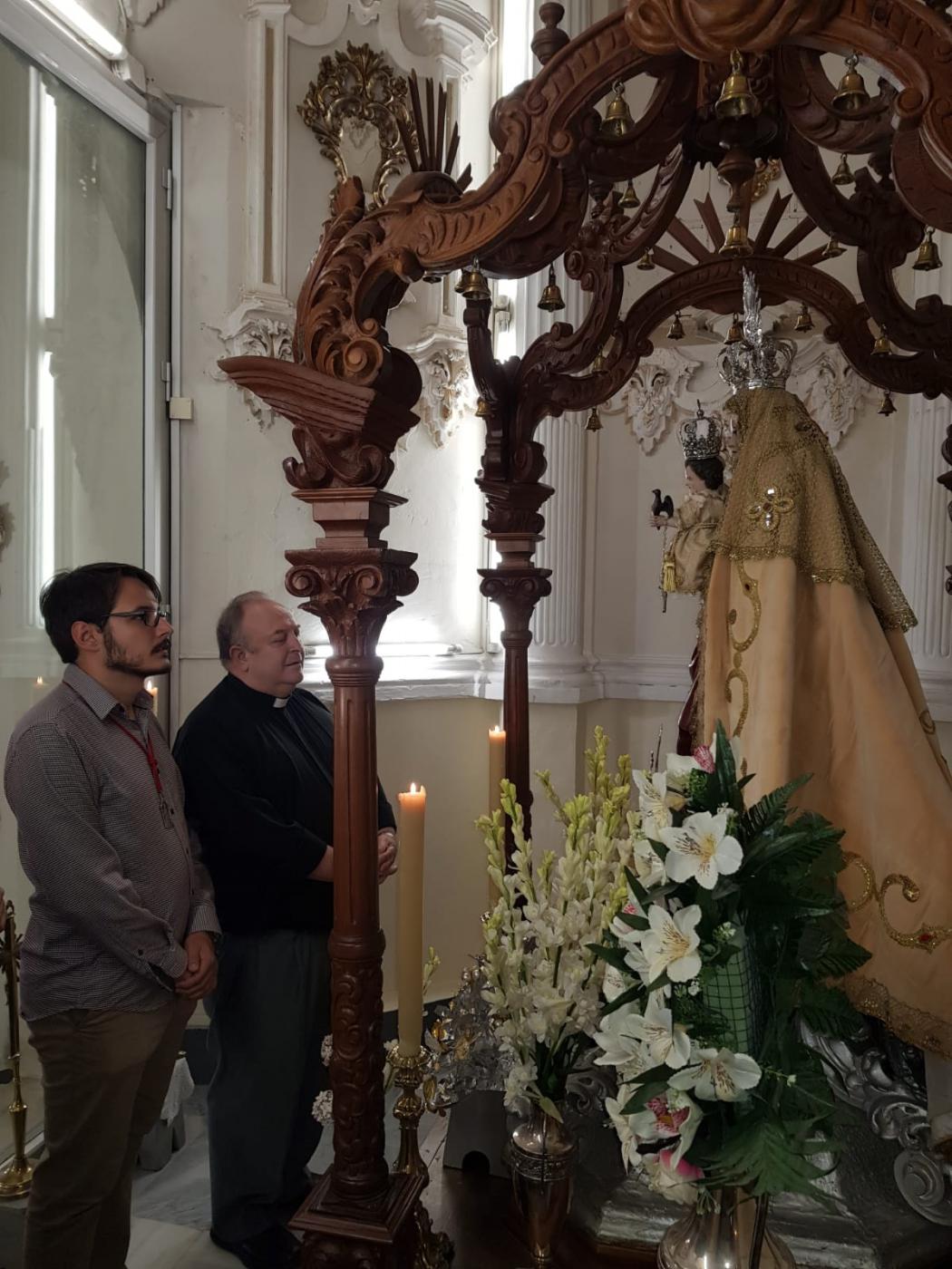 Visita de Manuel Ángel Santiago a la hermandad de Virgen de Flores de Álora