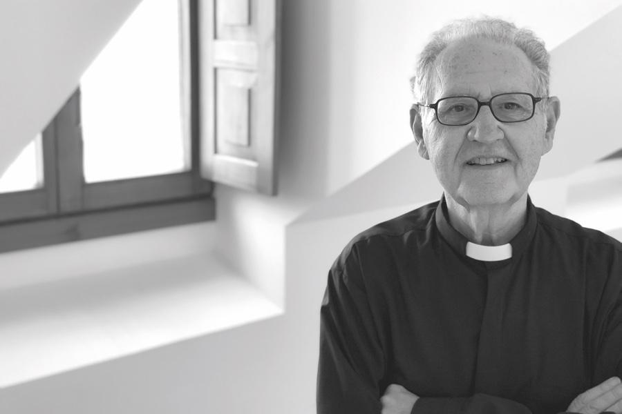 Santiago Correa: «Cuando éramos niños jugábamos a decir Misa»