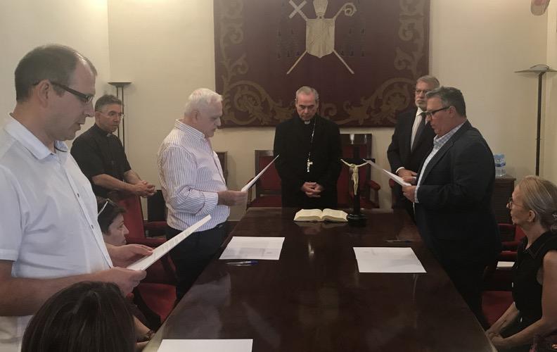 Juramento y profesión de fe de tres nuevos diáconos permanentes