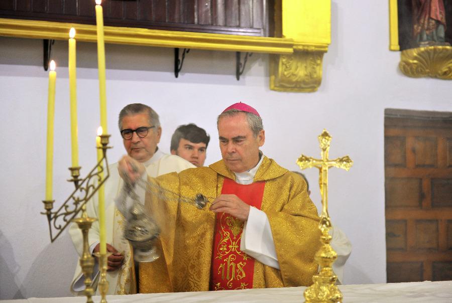 Algatocín recibe al Obispo en la Candelaria