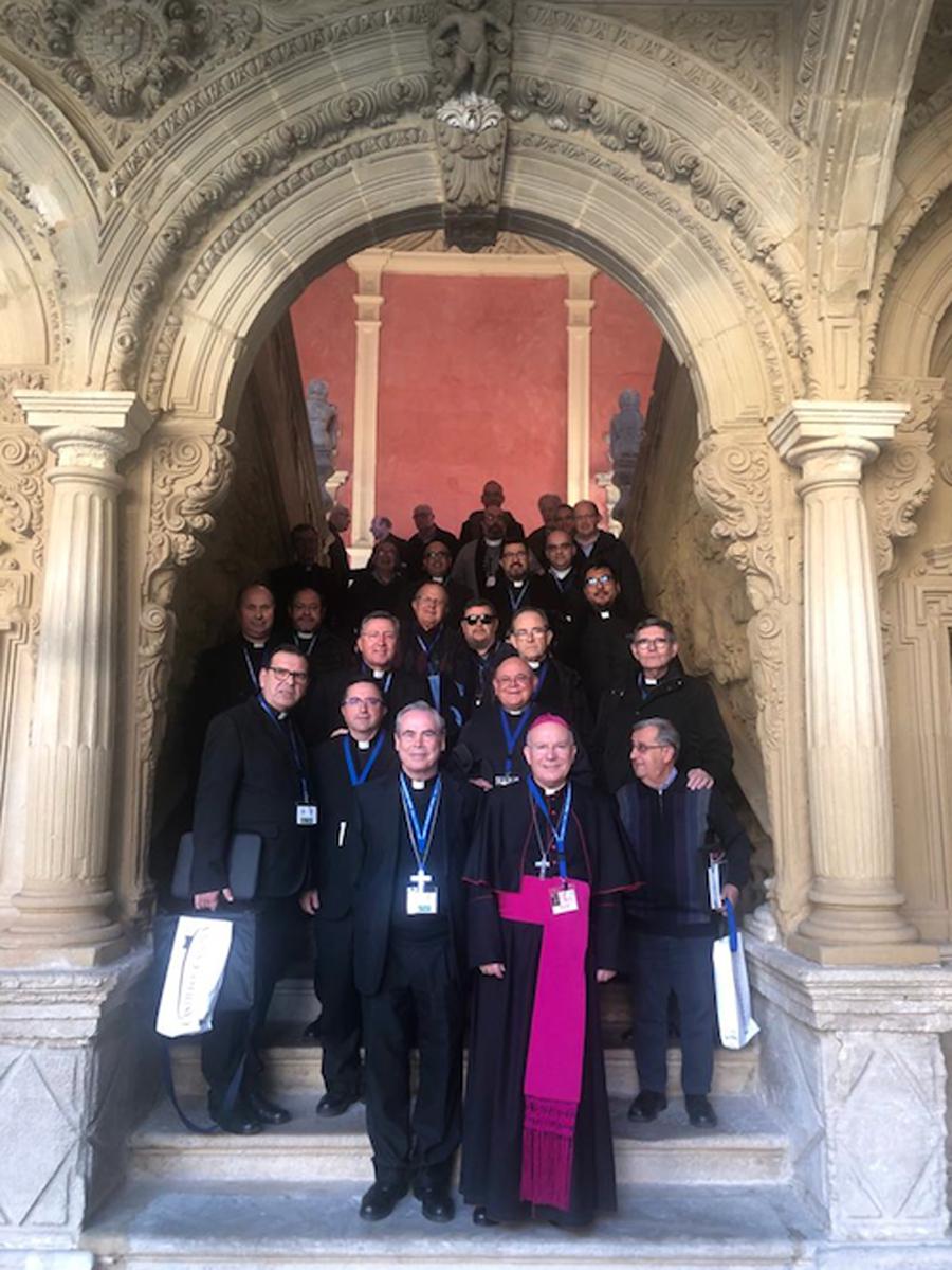 Sacerdotes malagueños participantes en el Congreso Internacional sobre san Juan de Ávila, en Baeza