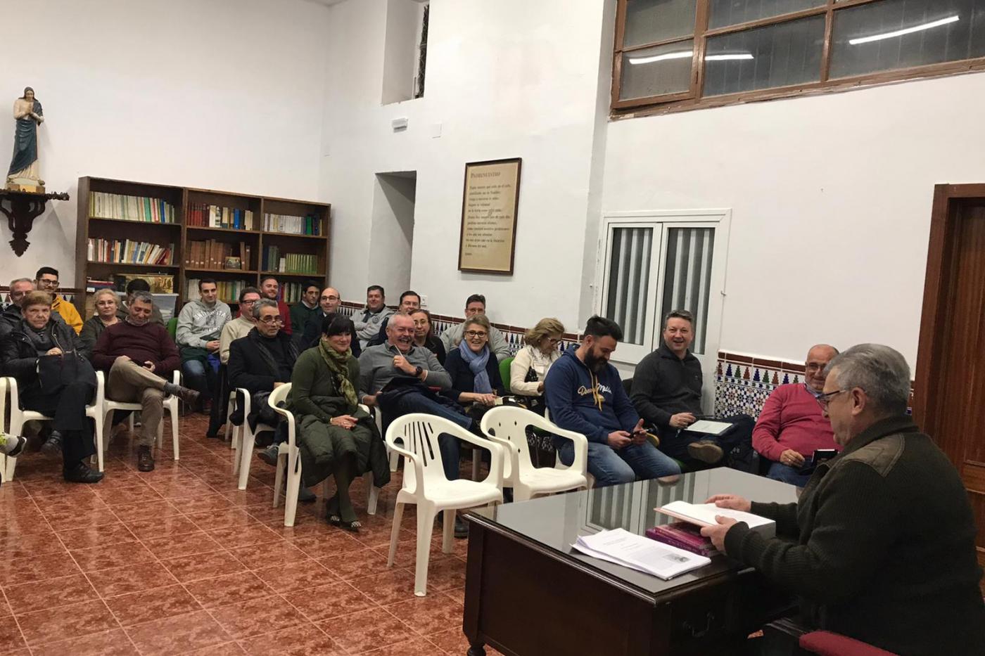 El Vicario Episcopal de Melilla imparte un curso de catecismo // J. BUENO