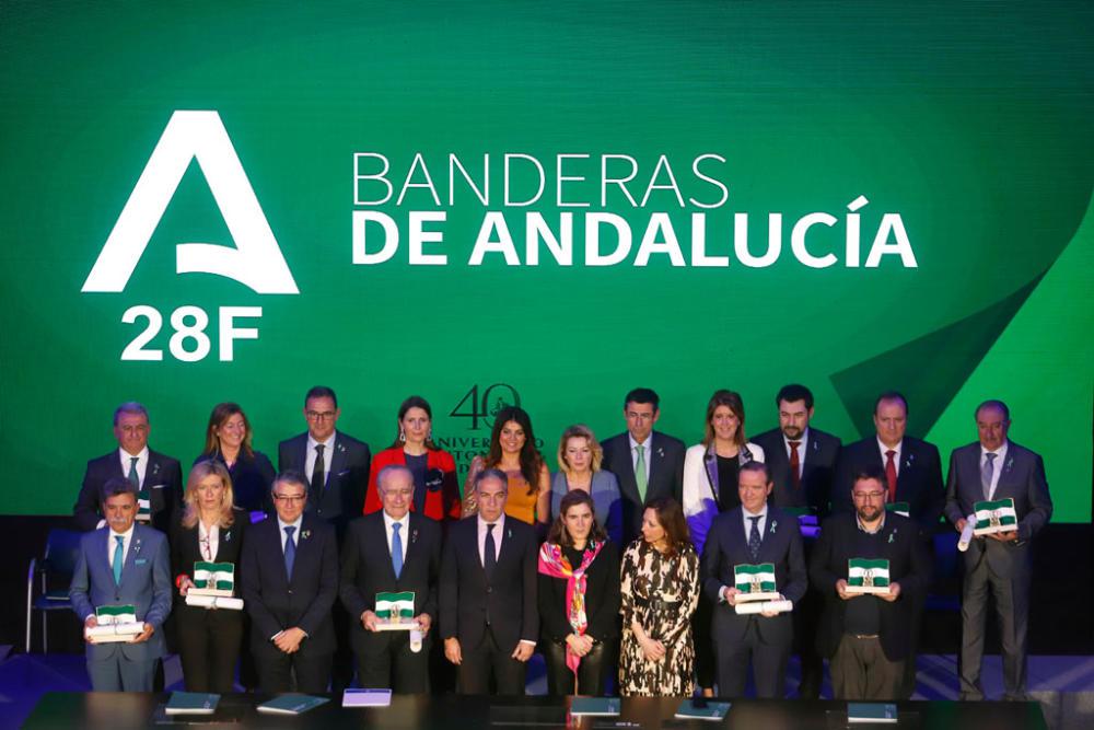 La Agrupación de Cofradías y el colegio María de la O, bandera de Andalucía
