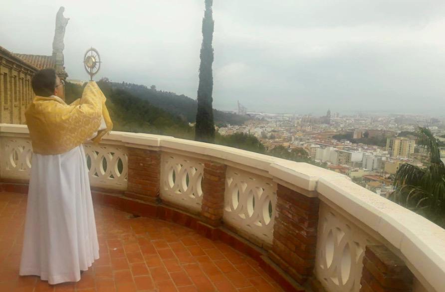 El Señor bendice Málaga desde el Seminario