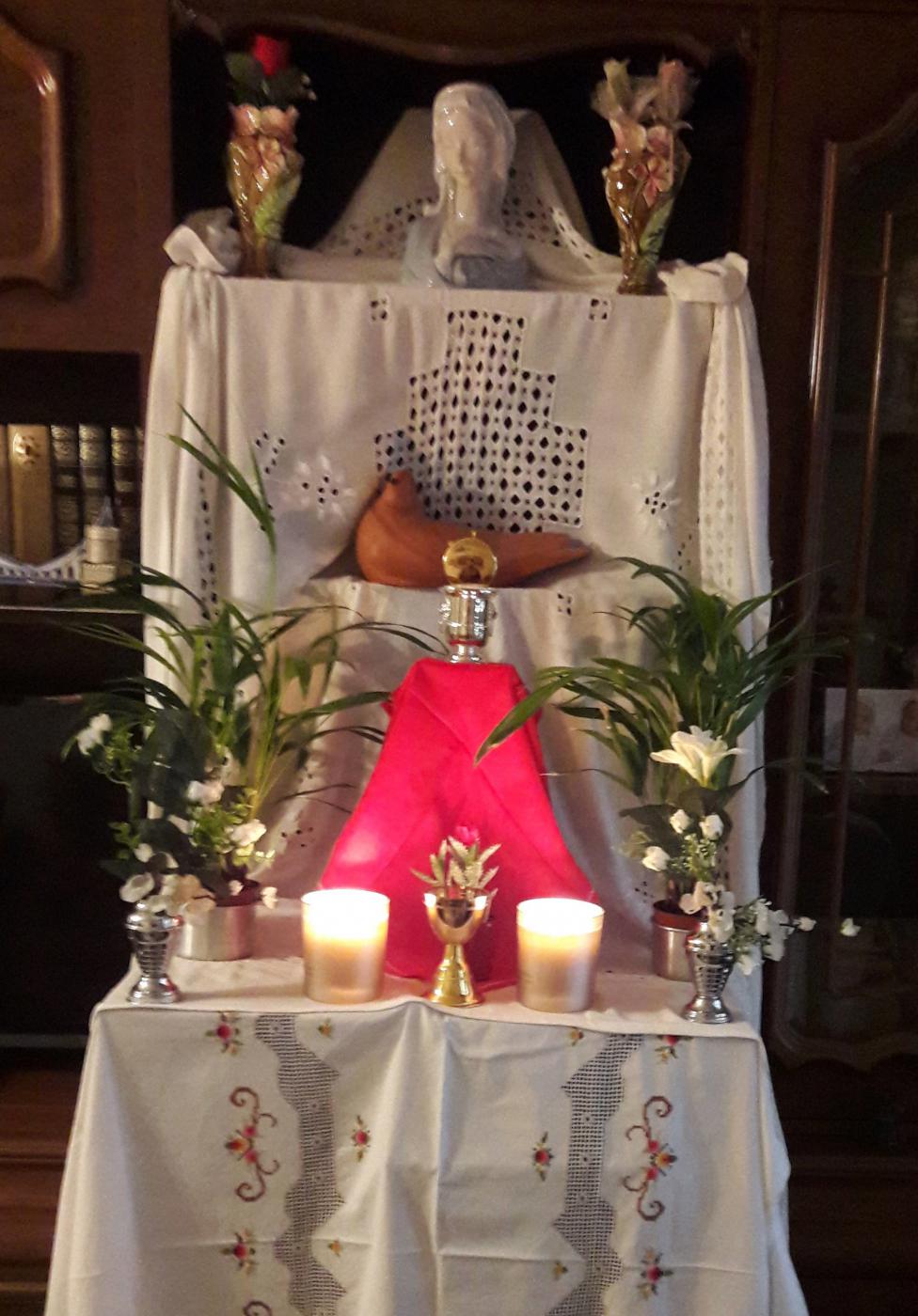 Monumento que ha puesto estos días en su casa 