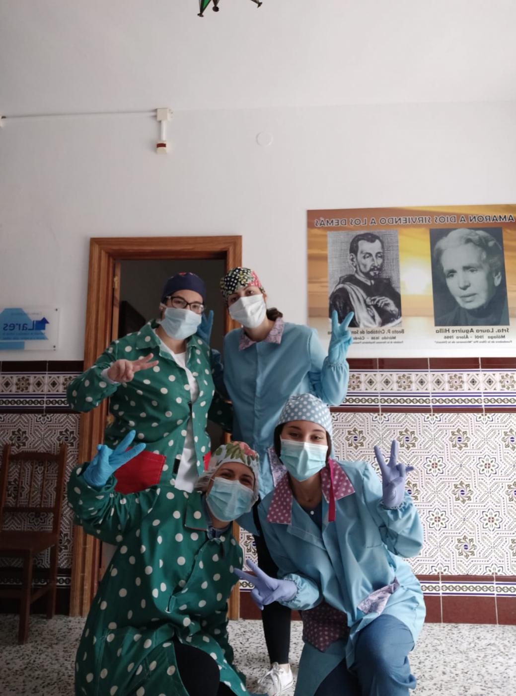 Personal de la residencia "Virgen de Flores" de Álora