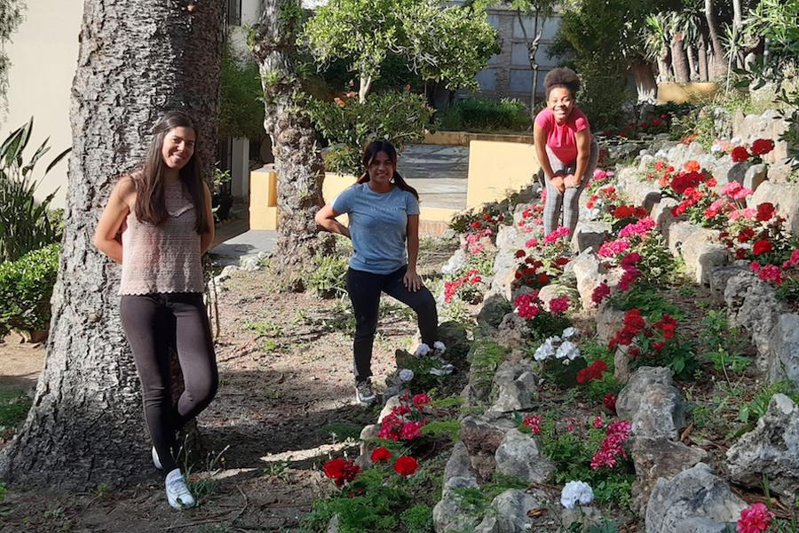 «Algunas nos quedamos aquí, por el cierre de fronteras»