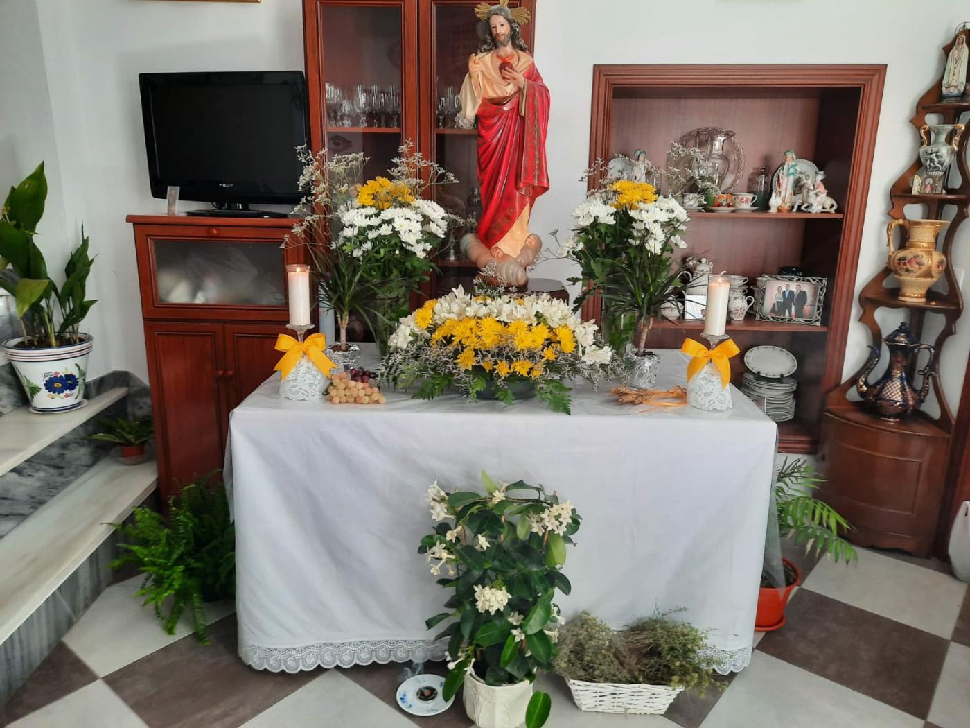 Altares en los domicilios de los vecinos de Yunquera en 2020