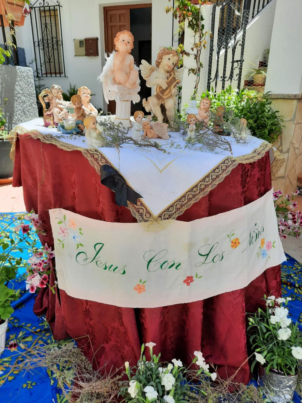 Altares en los domicilios de los vecinos de Yunquera en 2020