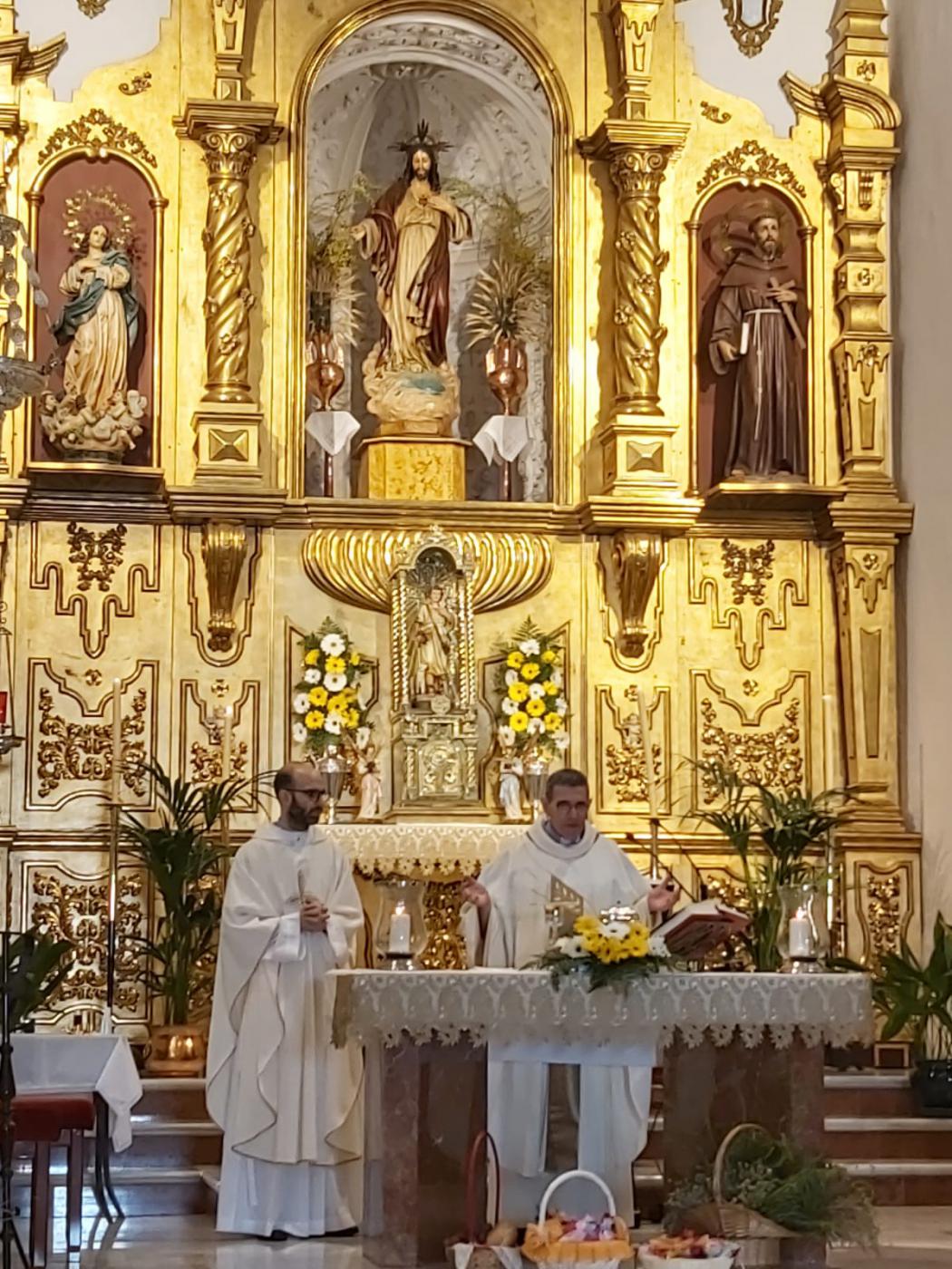 Eucaristía del Corpus Christi en el templo parroquial de la Encarnación de Yunquera