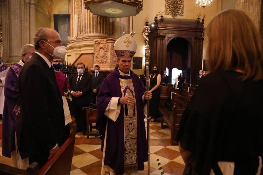 D. Jesús Catalá y el alcalde de Málaga dan el pésame a la familia