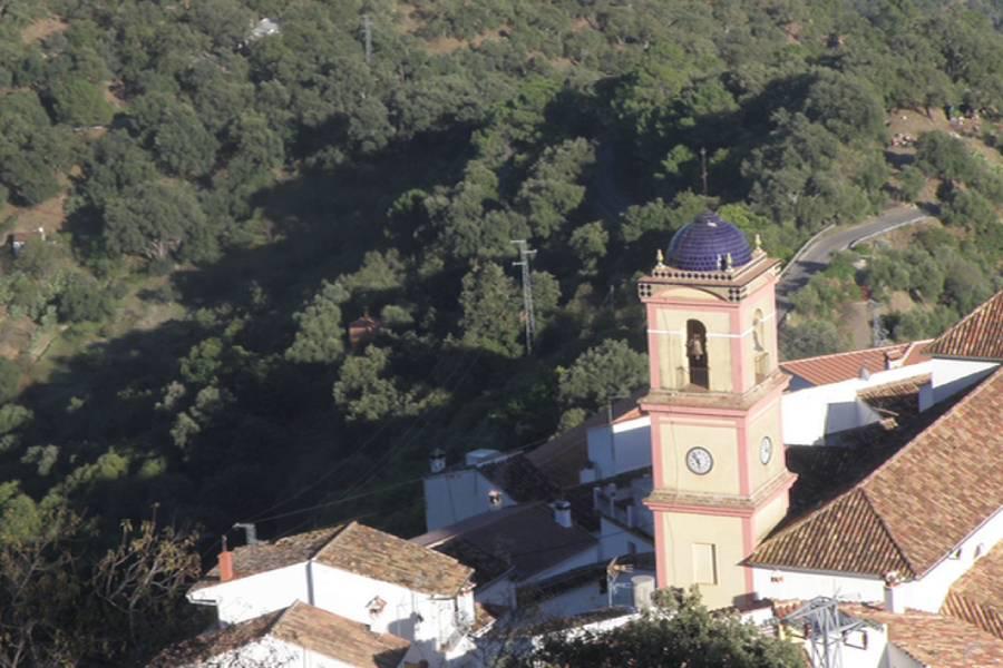 Vista de la parroquia de Ntra. Sra. del Rosario en Algoticín