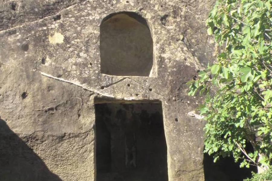 La Casa de Piedra en Cortes de la Frontera parece ser una una ermita paleocristiana