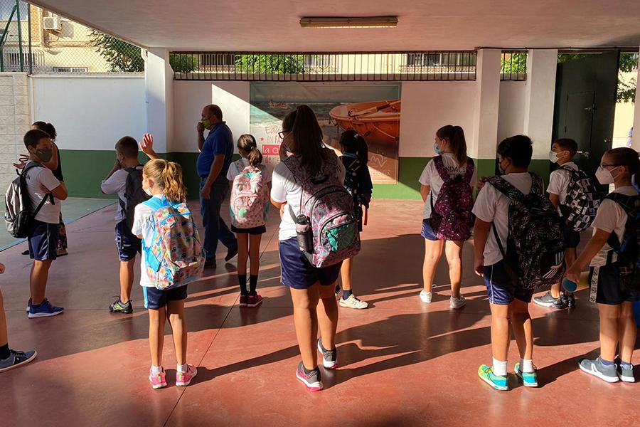 Colegio diocesano en su primer día de clase