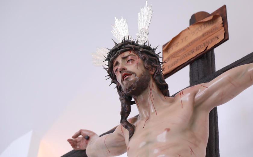 El Cristo de la Compasión acompaña el último adiós