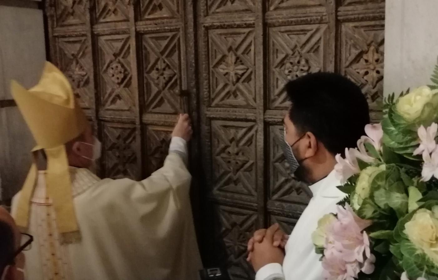 Apertura de la Puerta Santa del Santuario de la Victoria con motivo del año jubilar de las Nazarenas. FOTO: A. MEDINA