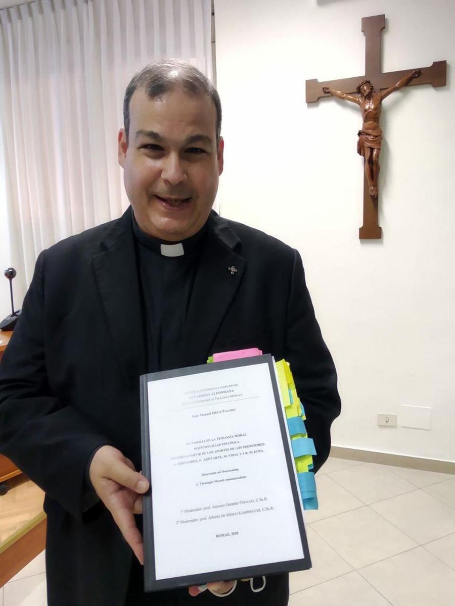 Juan Manuel Ortiz Palomo tras la defensa de la tesis doctoral 