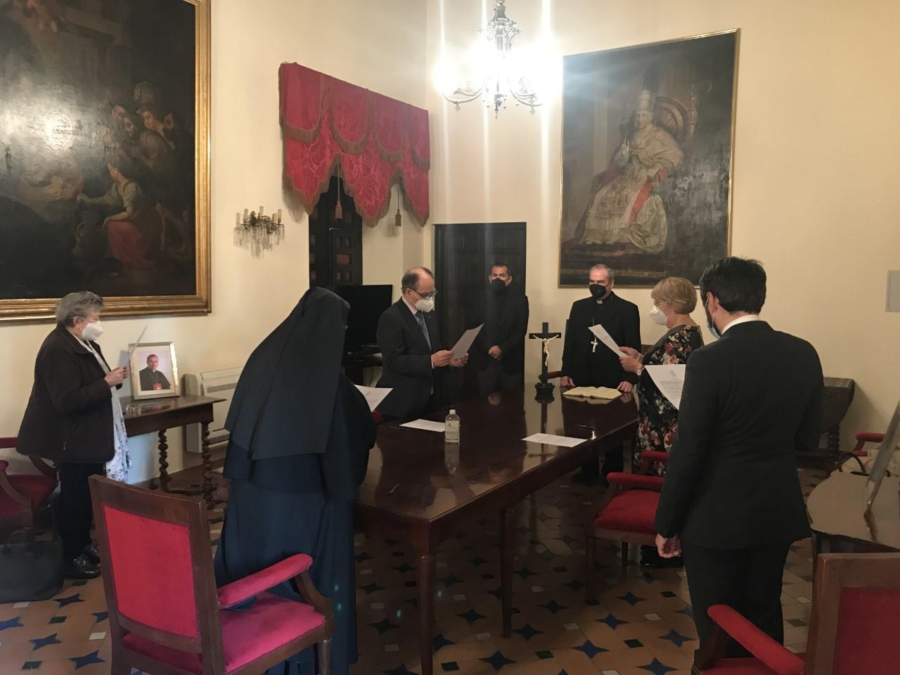 Jura y profesión de fe católica de las comisiones históricas de las siervas de Dios Laura Aguirre y Madre Socorro Astorga Liceras.