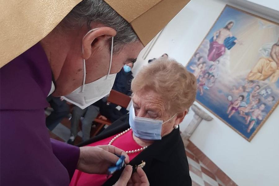 Ana María León junto a su familia en la celebración de la entrega de la Medalla Pro Ecclesia Malacitana // E. JIMÉNEZ