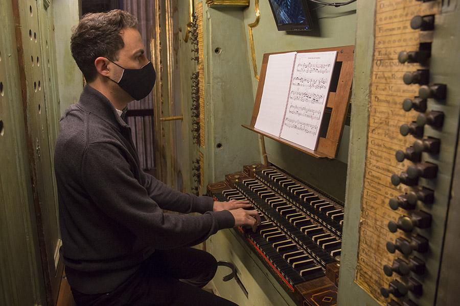 La vida de un cura, a vista de pájaro, en la revista Xtantos