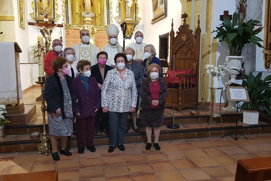 Entrega de la Medalla Pro Ecclesia Malacitana a Manuel Fortes, en la Visita Pastoral del Obispo de Málaga, D. Jesús Catalá, a Benamargosa