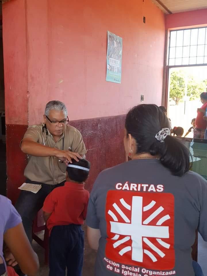 A diario se reparten medicinas a cientos de personas
