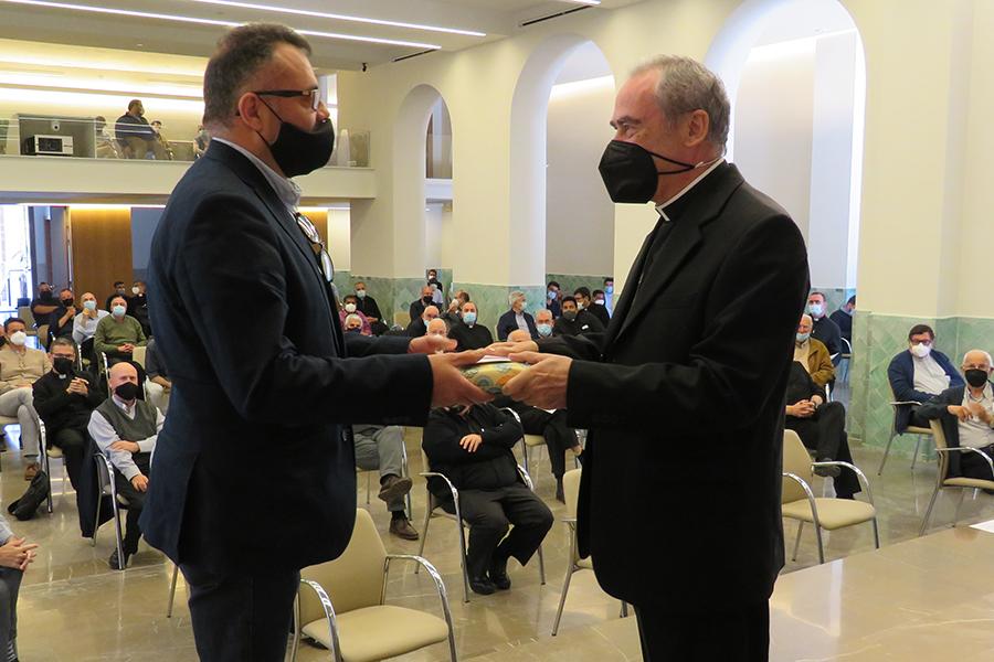 Homenaje al sacerdote Leandro Carrasco por su 25 aniversario de ordenación sacerdotal // E. LLAMAS