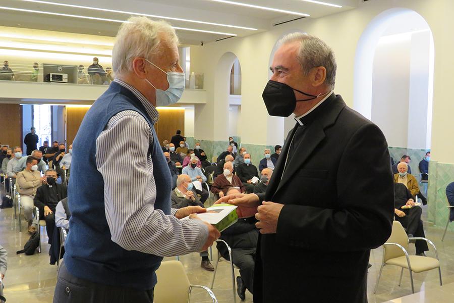 Homenaje al sacerdote Antonio Oviedo por su 50 aniversario de ordenación sacerdotal // E. LLAMAS