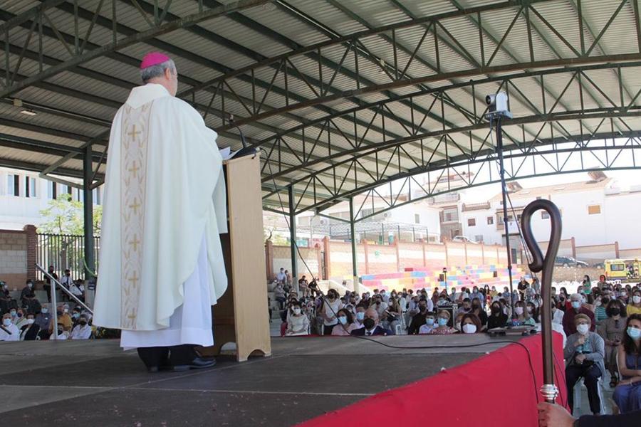 Periana y Mondrón se vuelcan con la visita del Obispo de Málaga