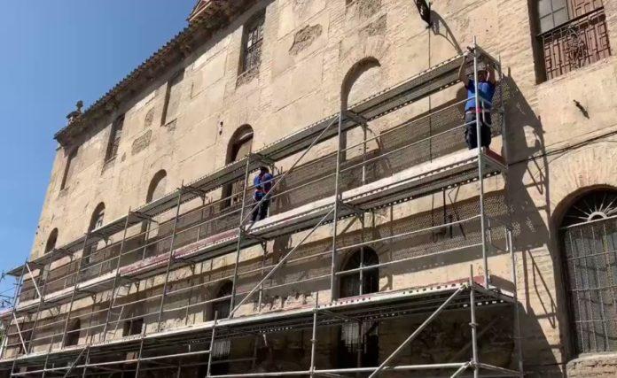 Comienza la restauración de la fachada de la iglesia de la Trinidad de Antequera