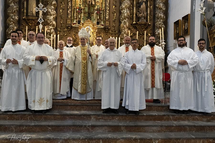 Ministerios de lector y acólito // F. VALLEJO