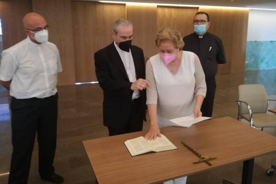 María Victoria Díaz Santaolalla realiza el juramento y profesión de fe