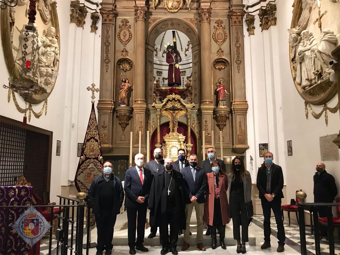 Visita del obispo, D. Jesús Catalá, y el alcalde, junto a diversas autoridades, a las obras finalizadas en el templo